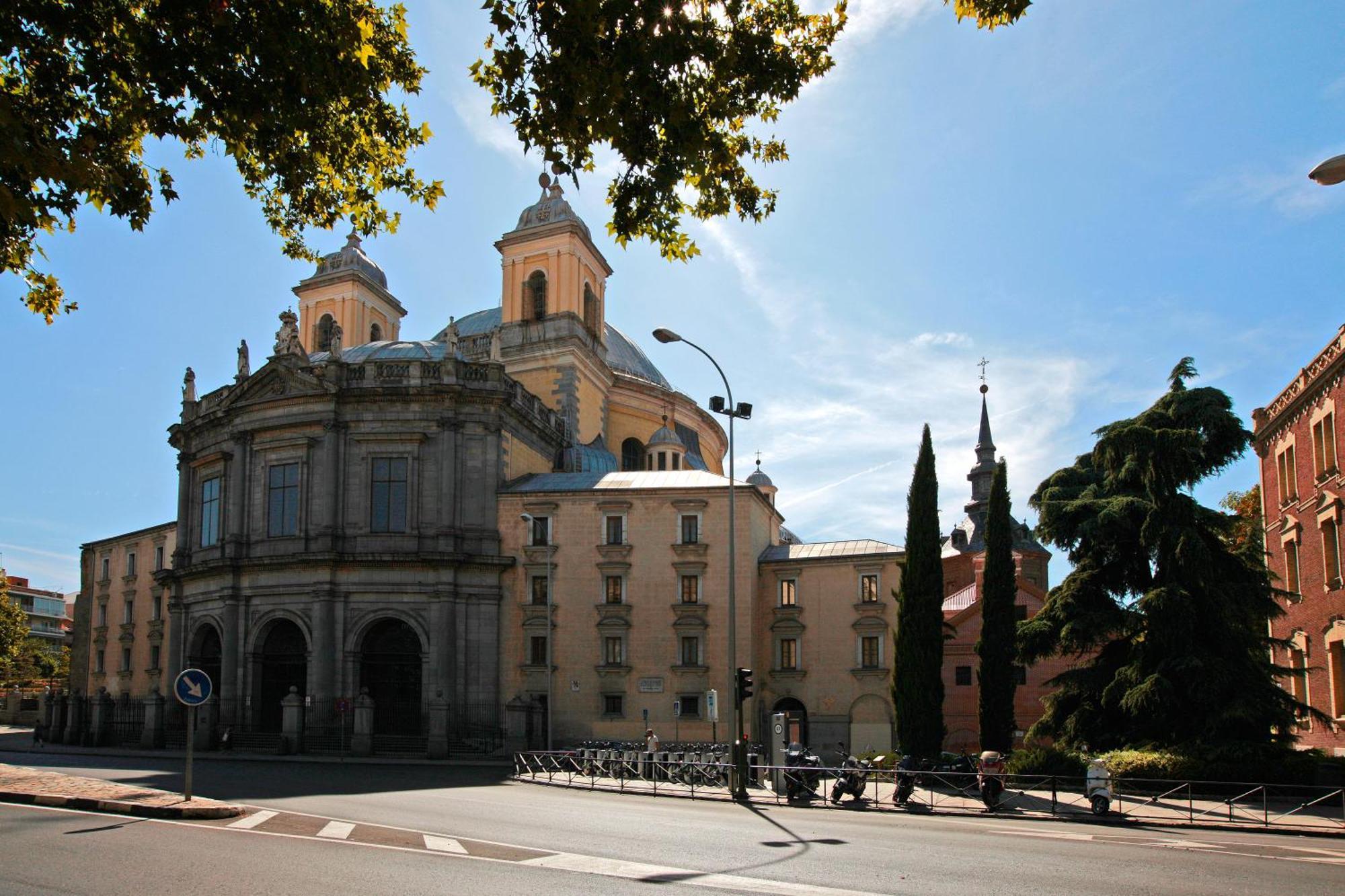 Latina Palace Madrid Eksteriør bilde